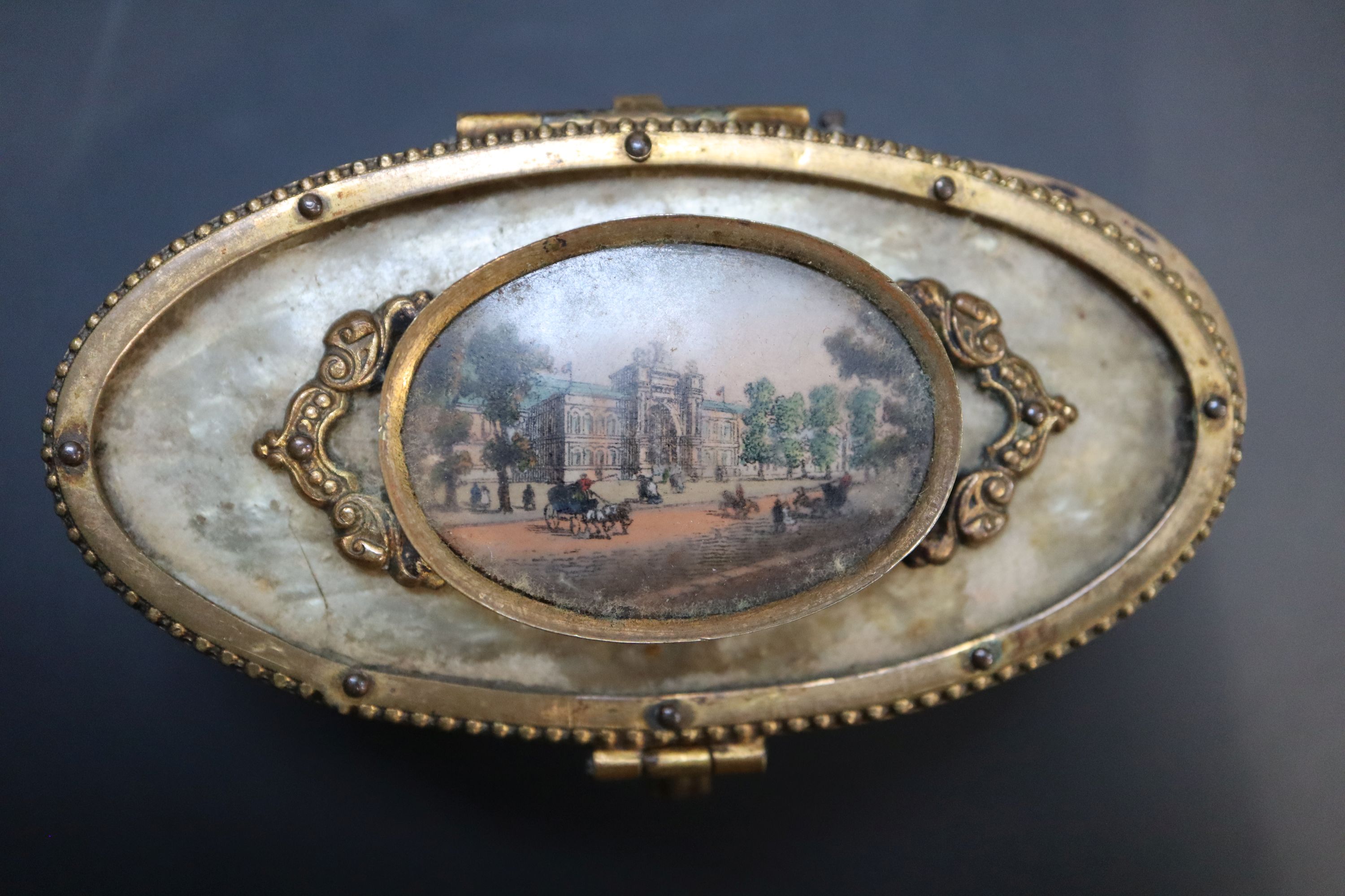 A collection of 19th century Palais Royale trinkets